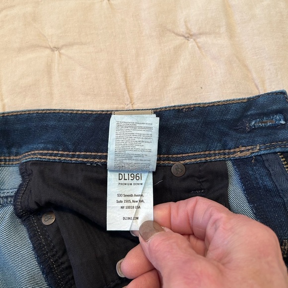 DL1962    4Way Stretch/ 360• Comfort Jean Size 28 - Picture 11 of 13